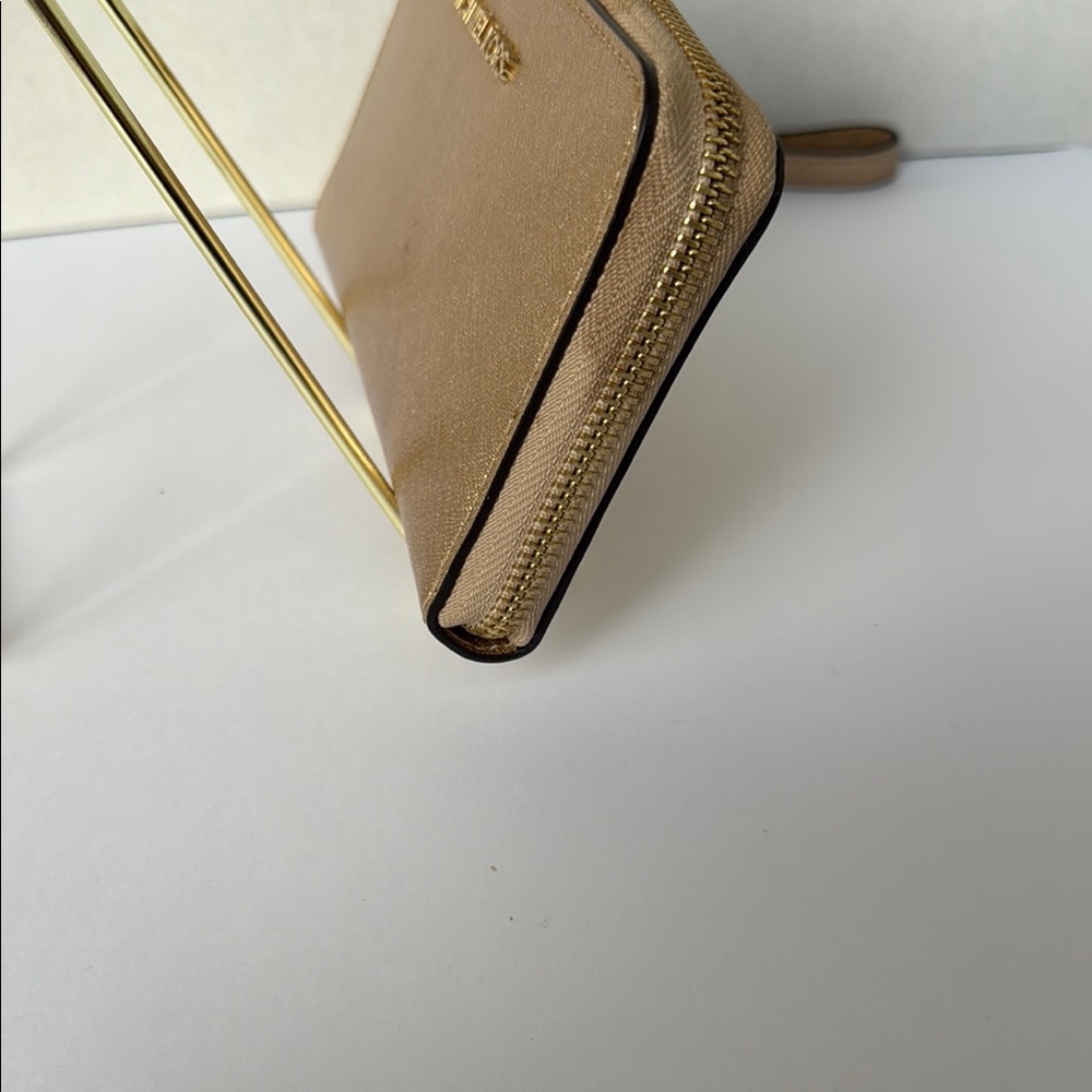 Michael Kors gold phone case and wallet - Picture 9 of 11